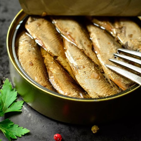 Шпроты: история, рецепты и популярные блюда с этой вкусной рыбой