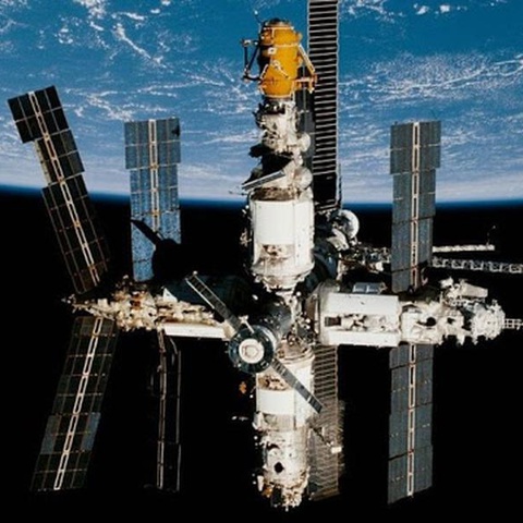 Более ста космонавтов побывало на станции "Мир"